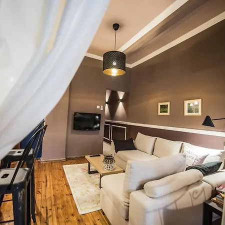 Qr #alice - Hearty & Cozy Center *