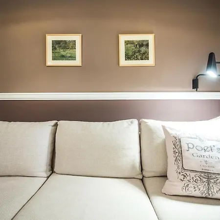 Qr #alice - Hearty & Cozy Center